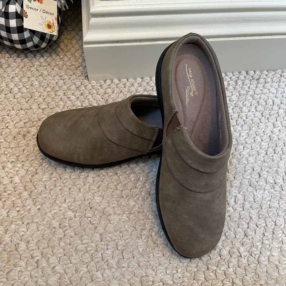 Easy street comfort wave shoes